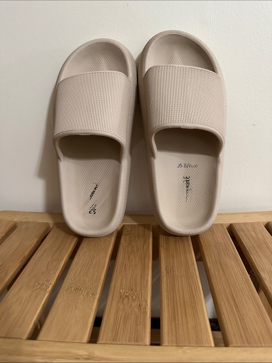 Cushionaire Shoes - Cushionaire Feather Cloud Neutral Beige Slides
